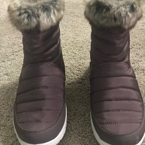 RYKA WOMENS SUZY VELCRO SURROUND FIT BOOTs. PURPLEW/FUR